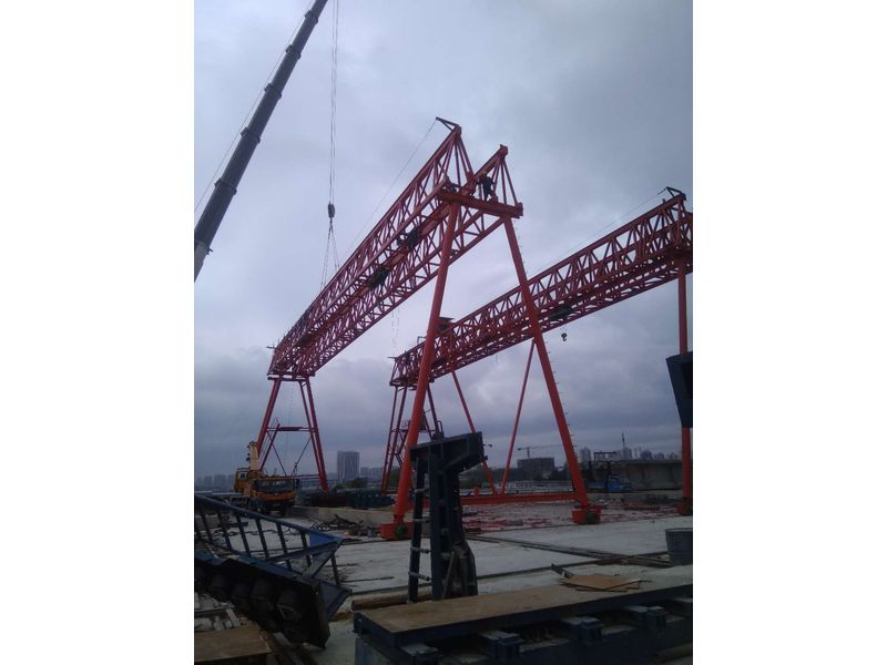 安徽明光至巢湖高速公路滁州段MC-LJ04標(biāo)，采購高遠(yuǎn)重型MG8010t-32m-9m龍門吊二臺、MH10t-32m-9龍門吊三臺生產(chǎn)中