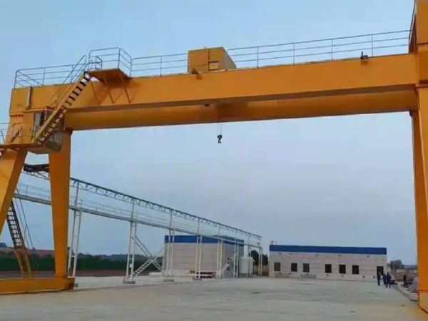 如何正確使用龍門吊門式起重機(jī)的限位器和保護(hù)裝置？